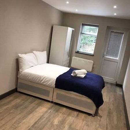 Апартаменти Bedfont House Ґіллінґдон Екстер'єр фото
