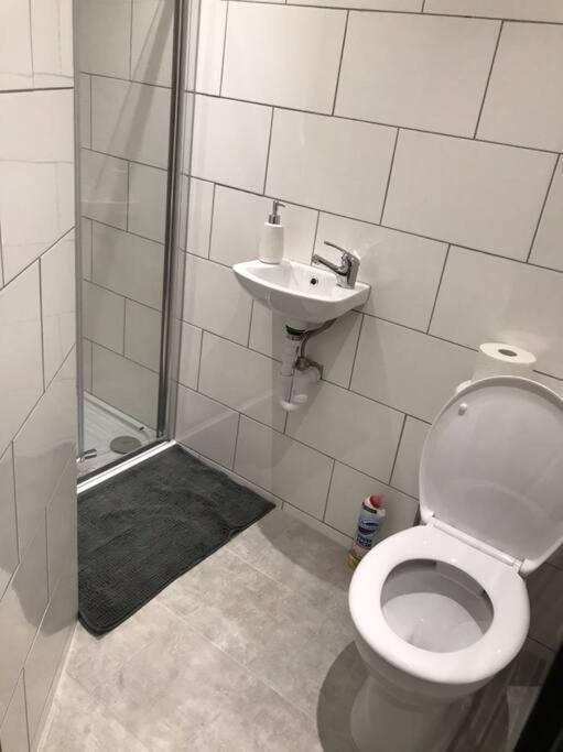 Апартаменти Bedfont House Ґіллінґдон Екстер'єр фото