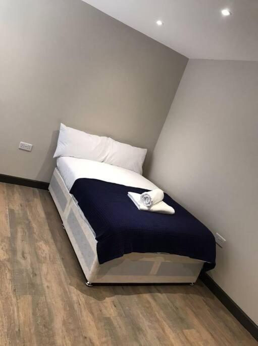 Апартаменти Bedfont House Ґіллінґдон Екстер'єр фото